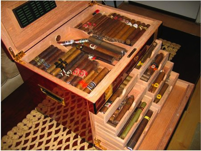 Cigar-Humidor-and-Cigars copy
