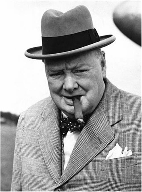 Winston-Churchill-smoking-cigar