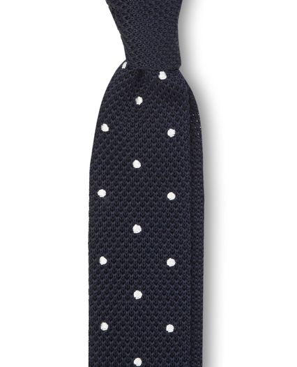 Cà vạt chấm: sử dụng các chấm tròn liên tục trên cà vạt 