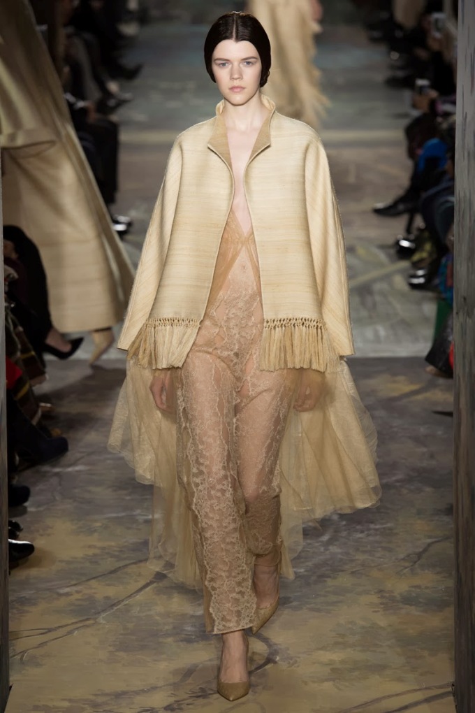 valentino-spring-2014-couture-runway-16_164019894947