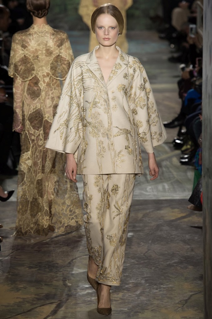 valentino-spring-2014-couture-runway-22_164024786221