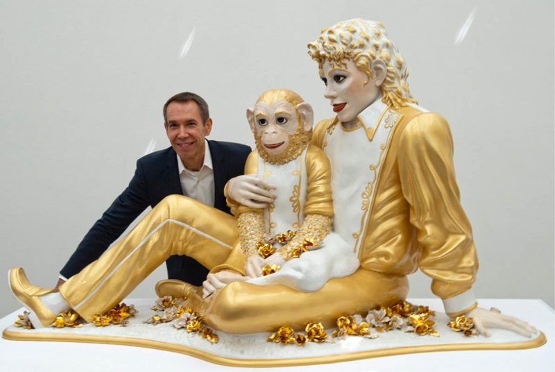 Jeff Koons bên tác phẩm Michael Jackson và những cái bong bóng